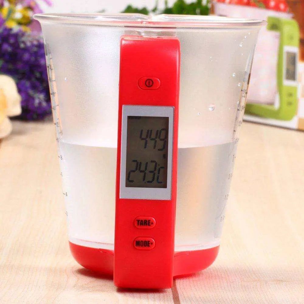 Digital measuring cup with LCD display showing weight and temperature.