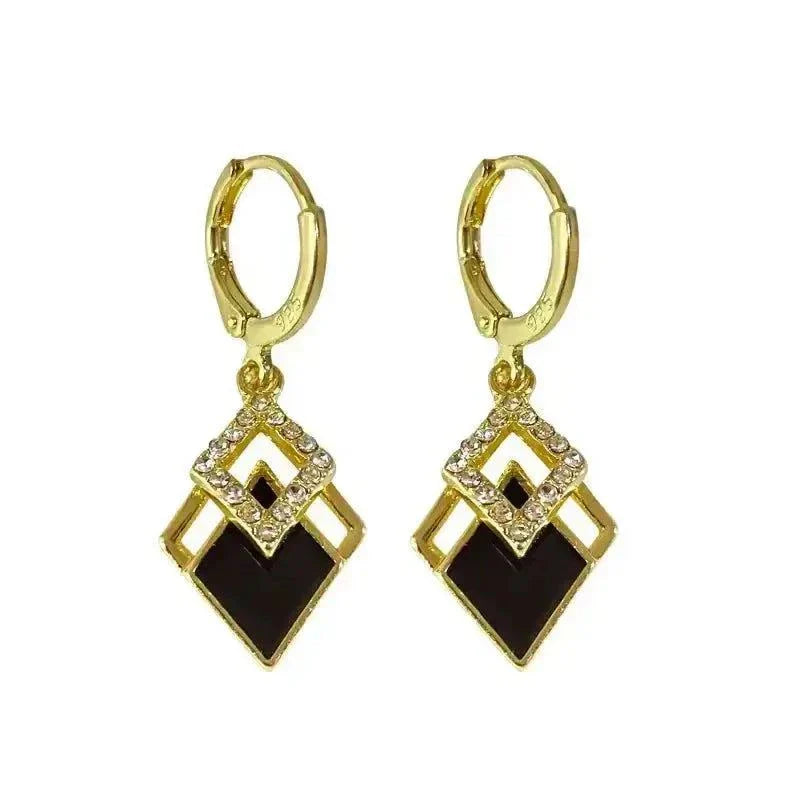Rhinestone black rhombus dangle stone earrings with golden ear buckle.
